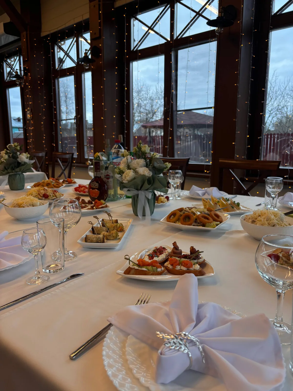 Банкетная сервировка из фотобанка Catering Group Russia